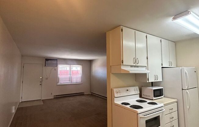 1 bed, 1 bath, 640 sqft, $925, Unit 2330 Northwestern Ave #07