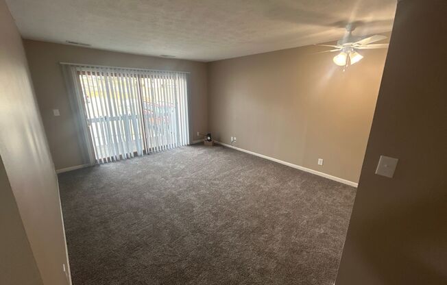 2 beds, 1 bath, 900 sqft, $969, Unit 107