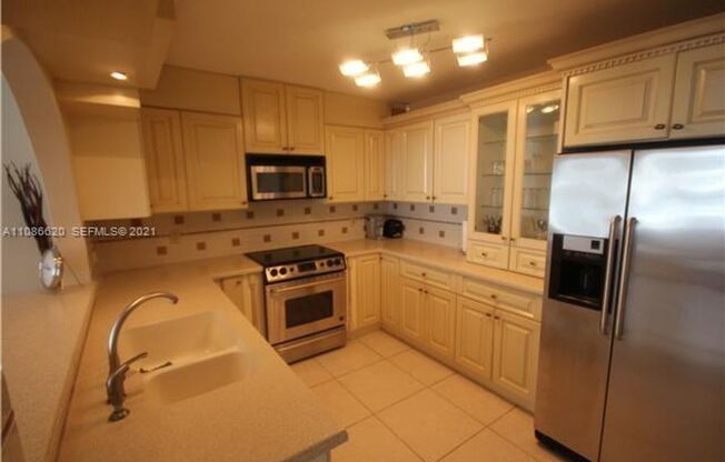 2 beds, 2 baths, 1,350 sqft, $4,500, Unit 5151 Collins Av # 1030