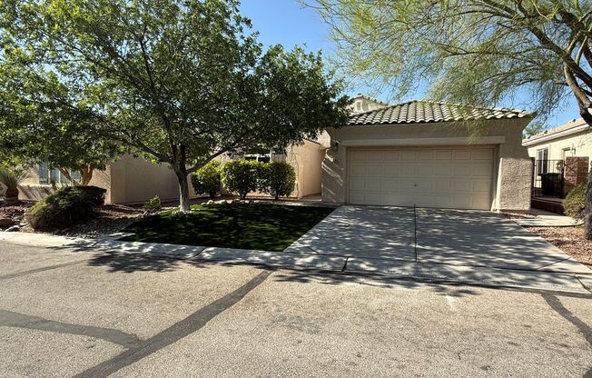 MOVE IN SPECIAL! FIRST TWO WEEKS RENT FREE! Gorgeous Summerlin Location