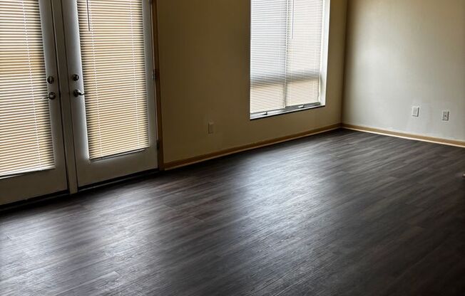 2 beds, 1 bath, 1,080 sqft, $999, Unit PHV - 306