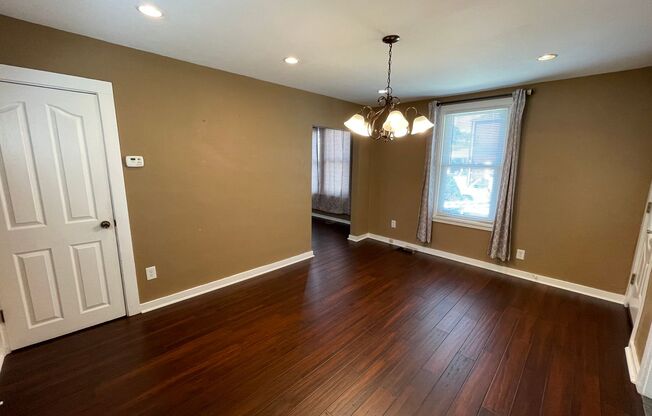 Charming 2BR Home with Large Yard & Porch in Mount Washington