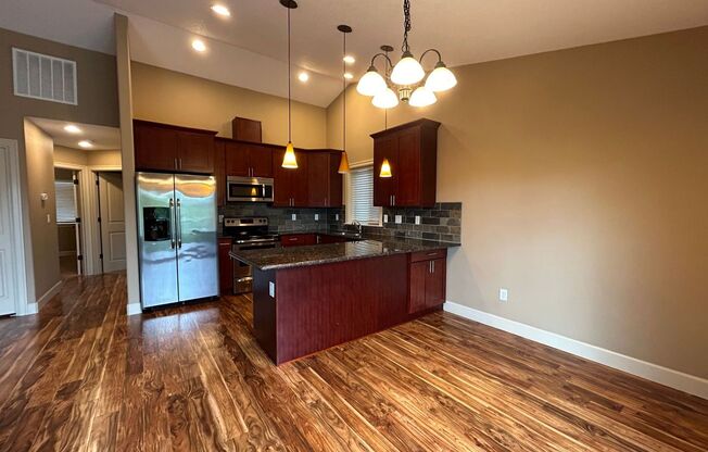 Gorgeous 3Bd/2Ba Upgraded Single Family Home in Convenient Location