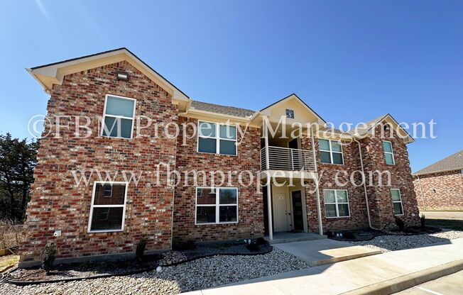 Hidden Creek Townhomes, Unit 112 - Cozy 2 Bedroom, 2 Bathroom Downstairs Home in Ennis, TX!