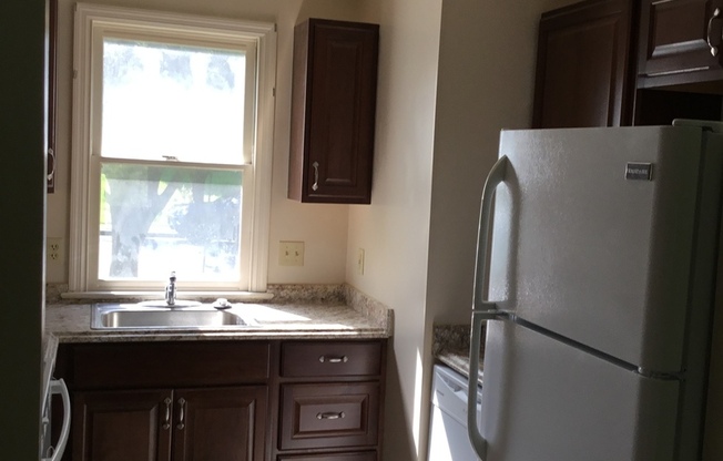 2 beds, 1 bath, 1,000 sqft, $1,395