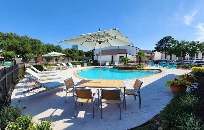 Experience the perfect blend of relaxation and luxury at Cali Crossing Apartments. Enjoy our stunning pool, spacious lounges, and serene outdoor spaces, ideal for unwinding. Explore your new home today and elevate your living experience!