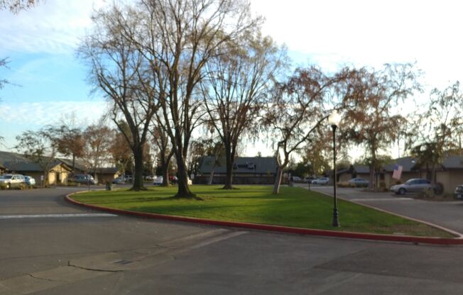 Nice condo located in the Sierra North Village Community.