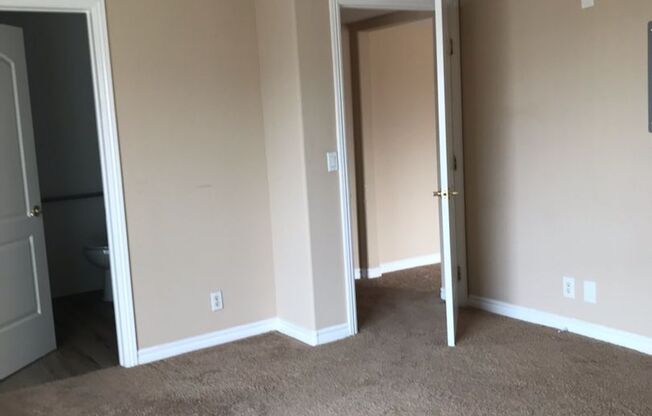 1 bed, 1 bath, 875 sqft, $2,100, Unit 206