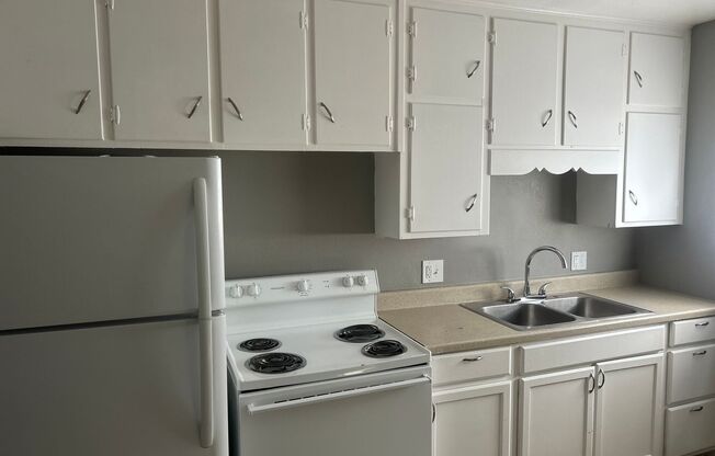 2 beds, 1 bath, 750 sqft, $1,095, Unit B10 1011 15