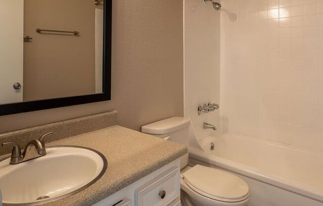 2 beds, 1 bath, 735 sqft, $1,645, Unit 05