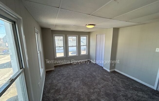 Georgeous Remodeled 3 bed w/ bonus finished attic