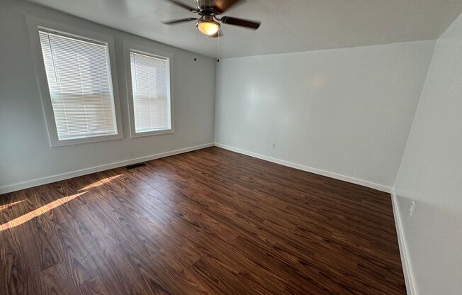 3 beds, 1 bath, $1,200, Unit Apt A