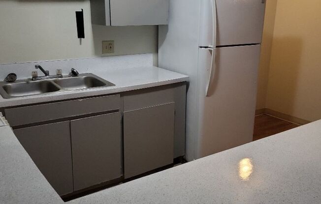 1 bed, 1 bath, 576 sqft, $1,195, Unit 13