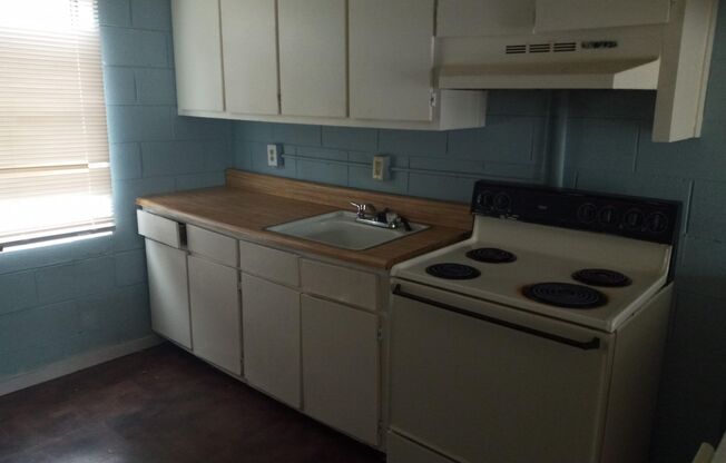 2 beds, 1 bath, 750 sqft, $650, Unit 06