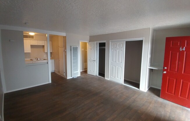 Studio, 1 bath, 400 sqft, $650, Unit Unit 64