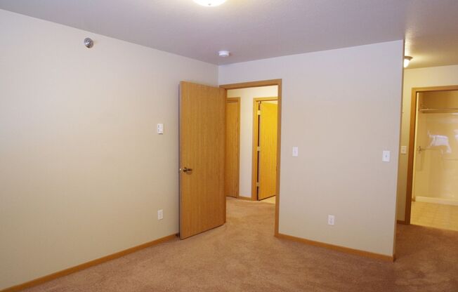 3 beds, 2 baths, 1,409 sqft, $1,645, Unit 1830-301