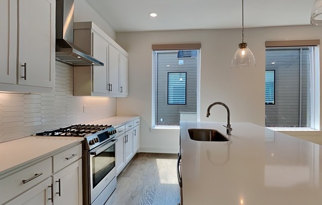 129 E OSCAR DR