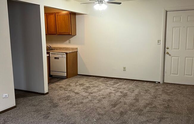 1 bed, 1 bath, 650 sqft, $720, Unit 7