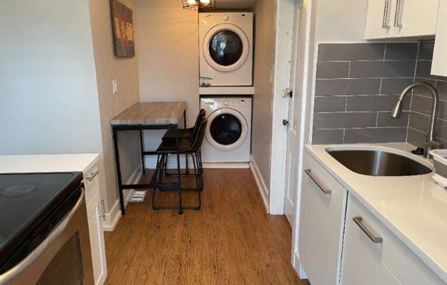 1 bed, 1 bath, 450 sqft, $2,100, Unit 1020