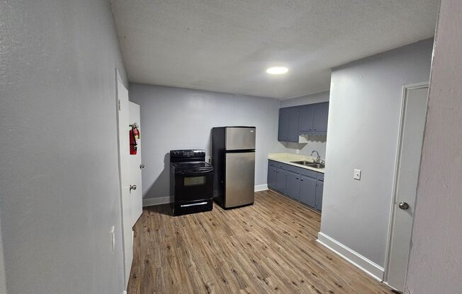 2 beds, 1 bath, $895, Unit 2