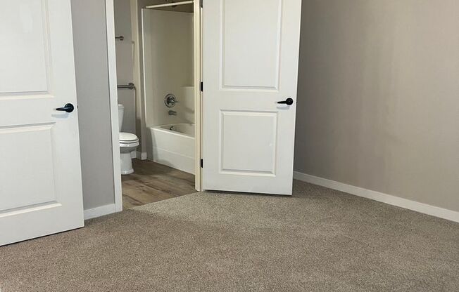 1 bed, 1 bath, 835 sqft, $1,570, Unit B201