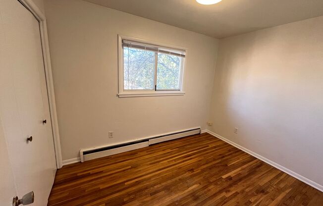 2 beds, 1 bath, $1,375, Unit 6