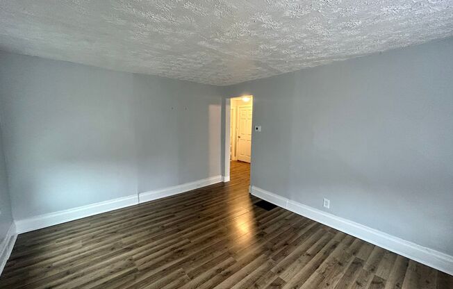 2 beds, 1 bath, $1,595