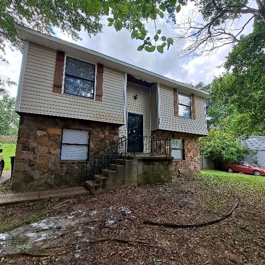 Welcome to 3785 Walsingham Dr!
