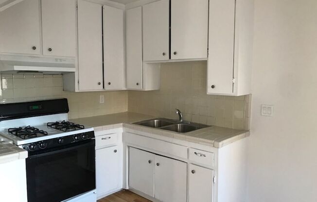 2 beds, 1 bath, 750 sqft, $2,095, Unit 0003