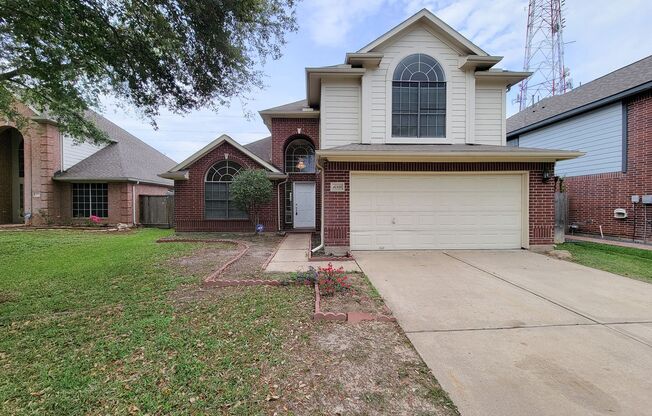 NICE CLEAN HOME. FORMAL LIVING DINING , DEN, BIG KITCHEN WITH BRAKFAST ROOM. TILE FLOOR IN KITCHEN-BREAKFAST, ENTRY, MASTER BATH. MASTER DOWN 3 BEDROOMS UP. GREAT MASTER MASTER BATH WITH SEPARATE SHOWER, JAZUCCI TUB AND BIG WALK-IN CLOSET. GREAT BACK YARD