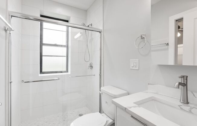 3 beds, 1 bath, 670 sqft, $1,995, Unit 1552.5-3H