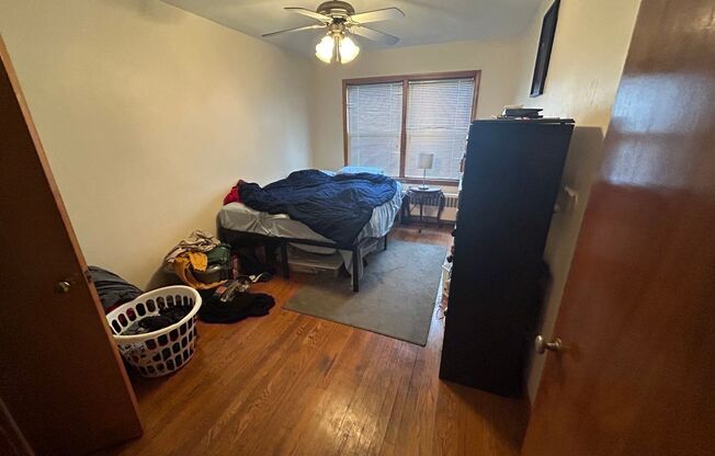 1 bed, 1 bath, $925, Unit B