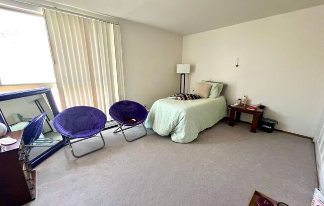 3445 N Oakland Ave
