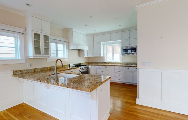 Updated and Spacious Coronado Townhome Available for Longterm Lease!