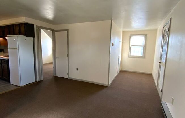 1 bed, 1 bath, $995, Unit APARTMENT GARAGE