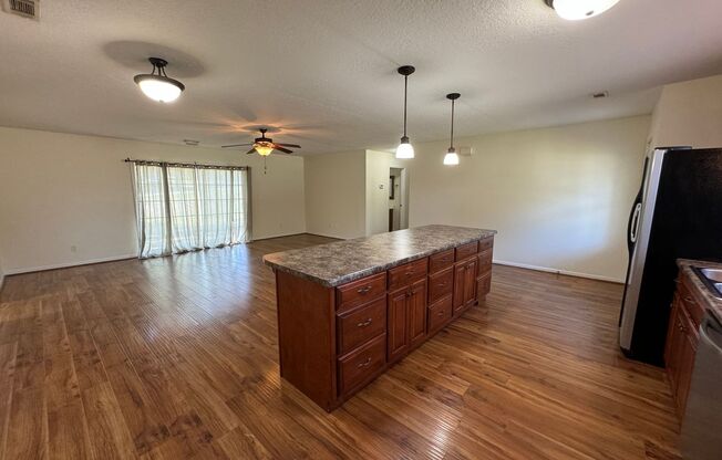 2 beds, 2 baths, $1,325