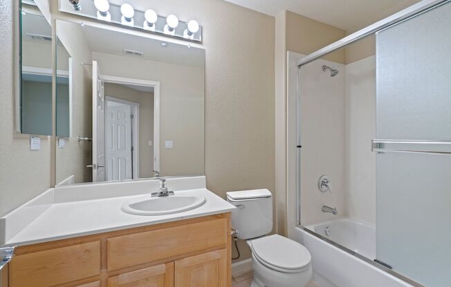 STYLISH, EXCELLENTLY LOCATED HOME CORNER UNIT | EASY ACCESS