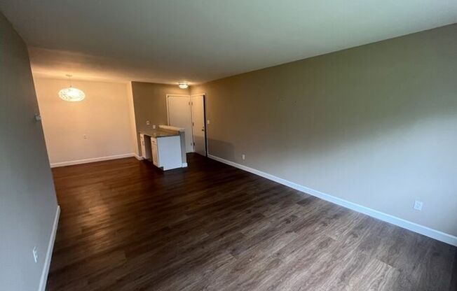 2 beds, 1 bath, 900 sqft, $1,375, Unit 6196-4