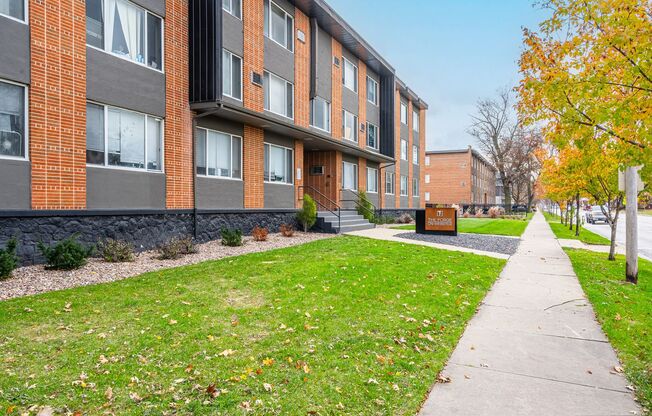 2 beds, 1 bath, 900 sqft, $1,099, Unit 433-304