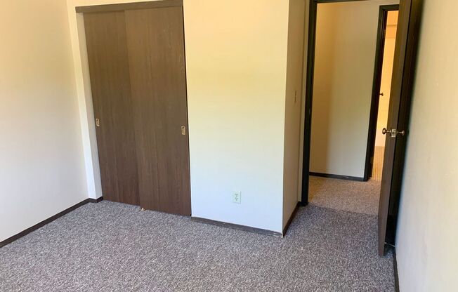 2 beds, 1 bath, 900 sqft, $999