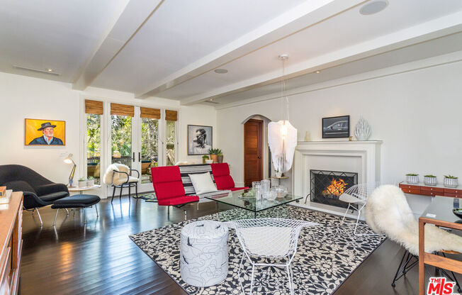 7484 MULHOLLAND DR