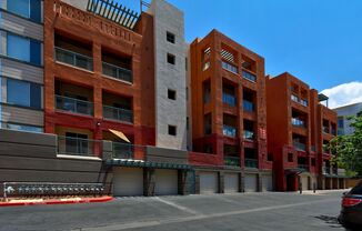 FANTASTIC GUARD GATED COMMUNITY IN PARK AVENUE.
