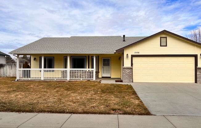 Charming Single-Level Home in Eagle with 3 Bedrooms and 2 Bathrooms!