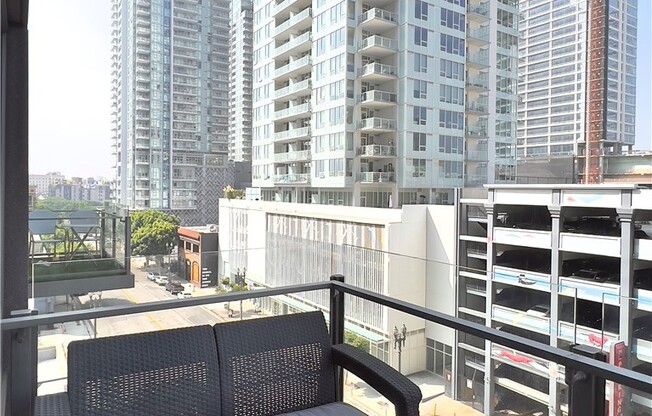 1 bed, 1 bath, 990 sqft, $3,200, Unit 606