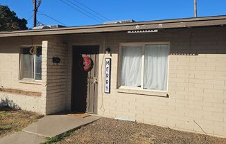 Adorable Unit Near Scottsdale Shopping District