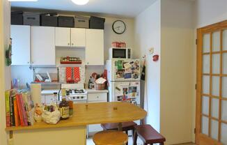 542 E 82 ST