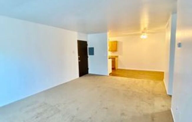 2 beds, 1 bath, 850 sqft, $1,345, Unit 810