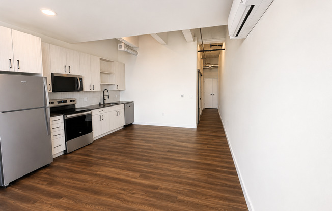 1 bed, 1 bath, 686 sqft, $1,950, Unit 116