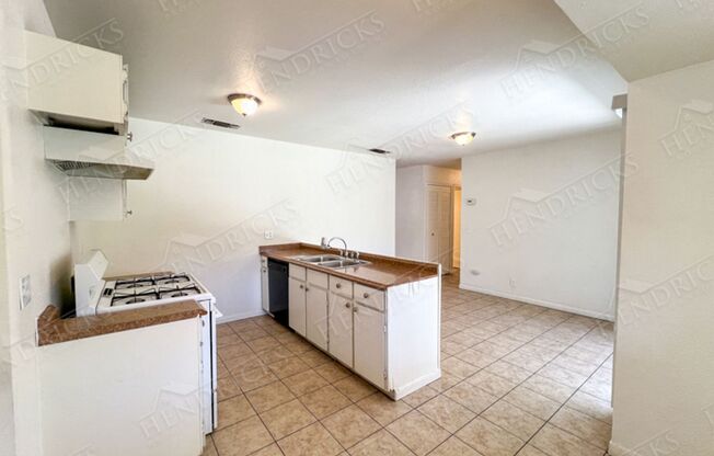 3 beds, 1 bath, $1,525