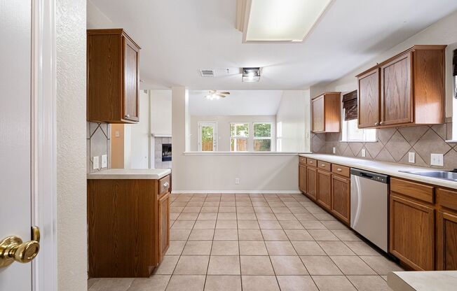Stunning 4-Bedroom Home in Cedar Park with Spacious Layout & Designer Finishes!